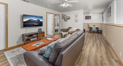 Downtown Apartment Perfect for Short & Extended Stays