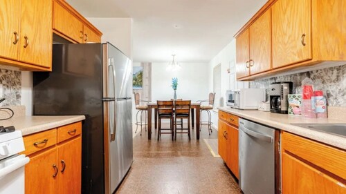 Cozy & Spacious near Lee Univ