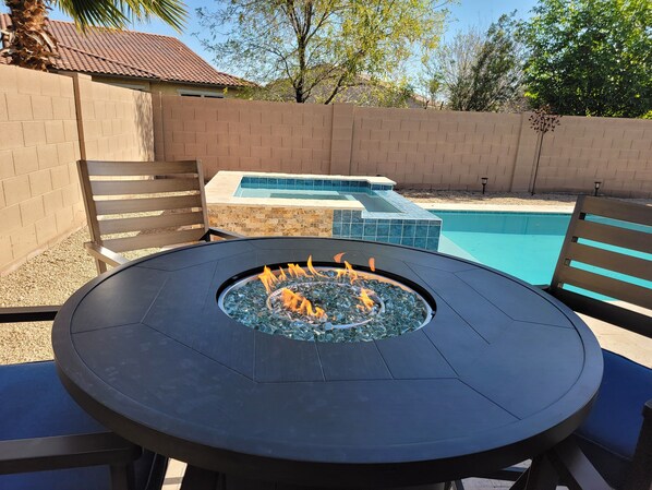 Alberca al aire libre y alberca climatizada