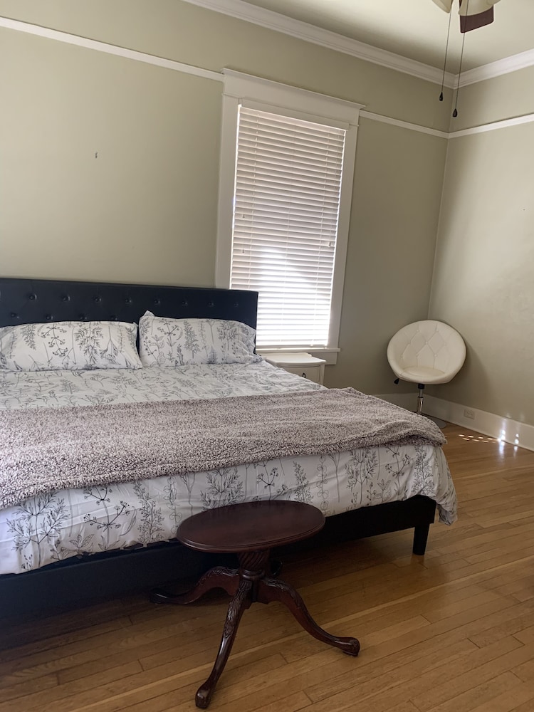 Riverfront house close to Mt. Nebo perfect for large gatherings