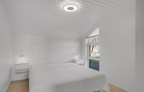 3 bedrooms, travel crib, free WiFi