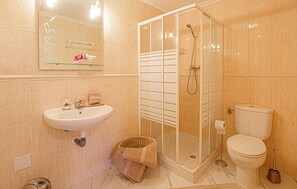 Ensemble douche/baignoire, sèche-cheveux