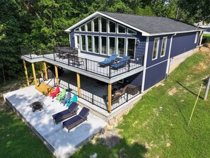 Outdoor dining - Incredible KY Lake Waterfront Home with Dock (Gilbertsville)