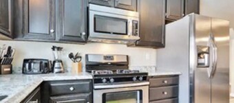 CONTEMPORARY & MODERN 5-BEDROOM HAVEN W/POOL