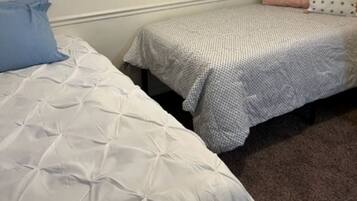 2 Schlafzimmer, Schreibtisch, Reisekinderbett, kostenloses WLAN