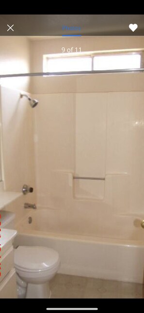 Toalhas de banho, sabonete, shampoo
