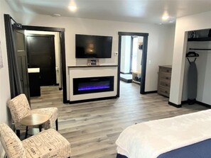 3 室のベッドルーム、デスク、アイロン / アイロン台、旅行用ベビーベッド