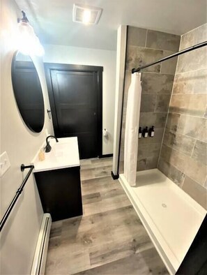 Shower, hair dryer, towels - Up North Luxury w/Unmatched Charm! 2 miles to MTU! (Hancock)