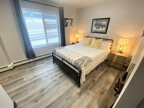 3 bedrooms, desk, iron/ironing board, travel cot