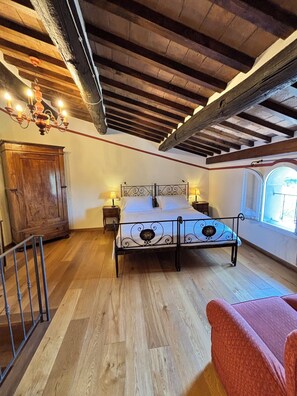 4 bedrooms, desk, iron/ironing board, travel cot - Tuscan Villa private infinity pool, exclusive location, AC, extra services (cortona)