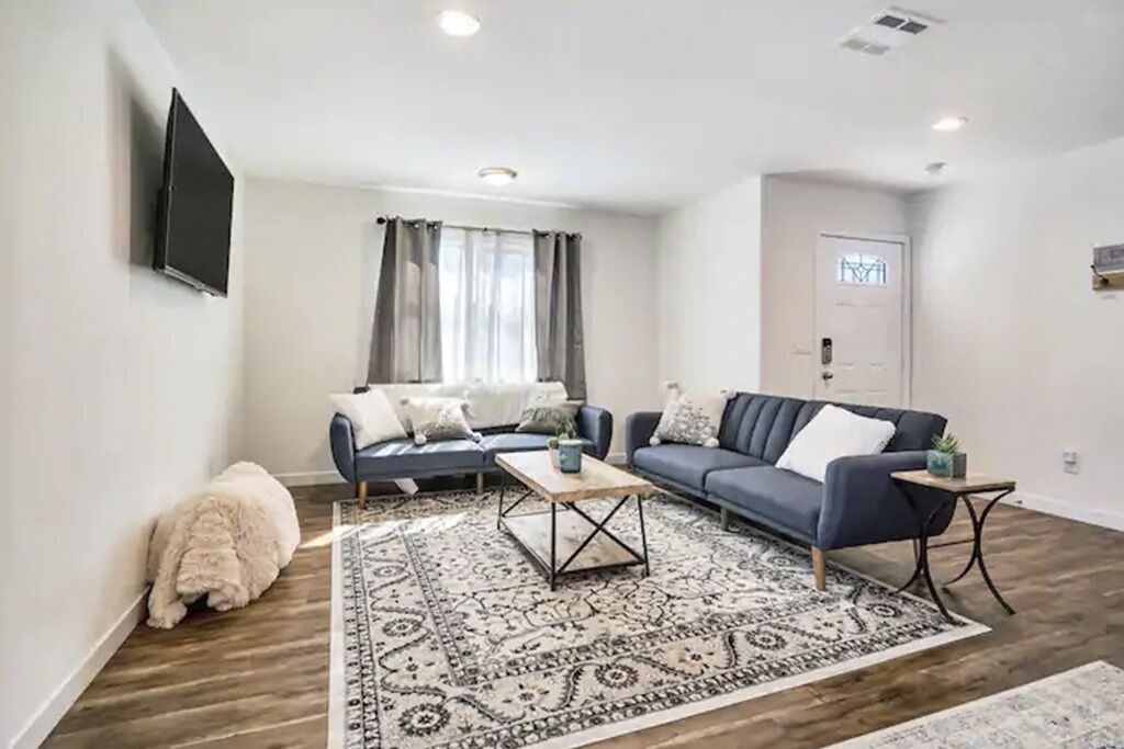 UPSCALE LARGE TOWNHOME IN TRANQUIL AREA