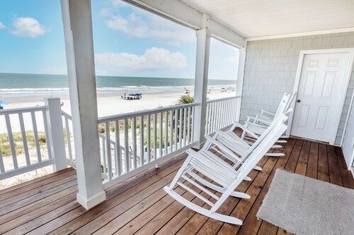 Beachfront- 1st row!: 6bedroom/4 bath sleeps 16
