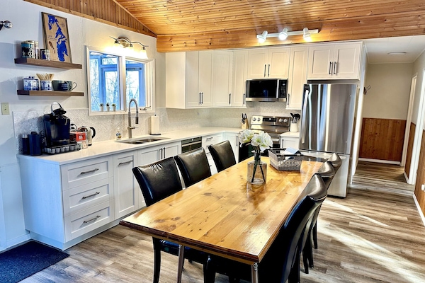 Come on in to our newly renovated Kitchen and Dining area