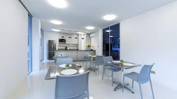 Daily continental breakfast (COP 20000 per person)