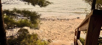 Traverse City - West Bayshore Retreat - 100’ of Private Beach - Luxurious House
