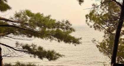 Traverse City - West Bayshore Retreat - 100’ of Private Beach - Luxurious House