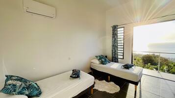 2 bedrooms, travel cot, free WiFi, bed sheets