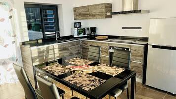 Coffee/tea maker, fridge, microwave, oven