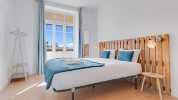 4 bedrooms, premium bedding, down duvets, memory-foam beds