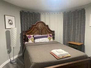 4 slaapkamers, een strijkplank/strijkijzer, gratis wifi, beddengoed