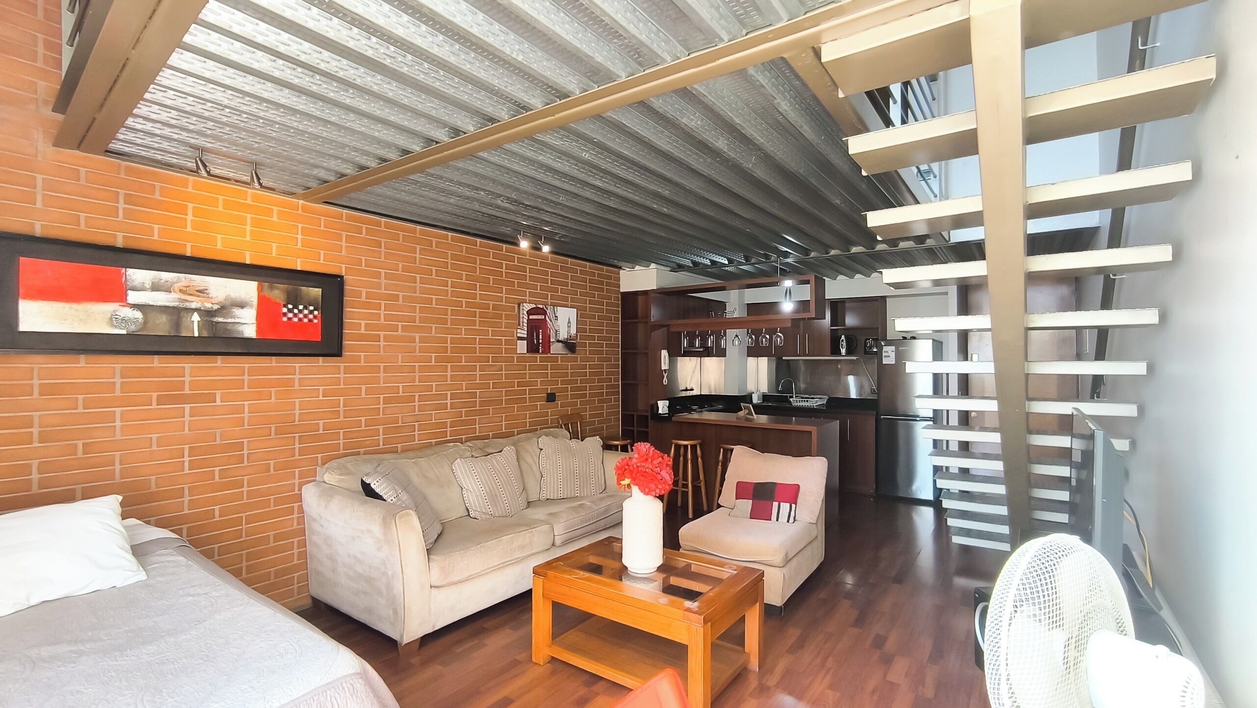 Loft família | Área de estar | TV de tela plana