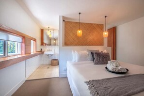 4 bedrooms, iron/ironing board, travel cot, free WiFi - The Ultimate Beach House - Magnesium pool, close to beach and shops (Bogangar)