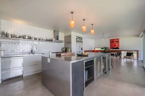 Fridge, microwave, oven, stovetop - The Ultimate Beach House - Magnesium pool, close to beach and shops (Bogangar)