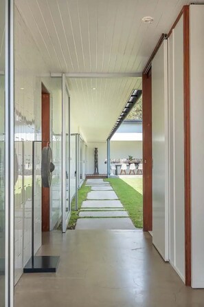 Property grounds - The Ultimate Beach House - Magnesium pool, close to beach and shops (Bogangar)