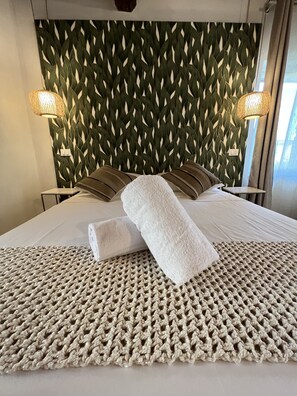 Deluxe Triple Room | Frette Italian sheets, premium bedding, down comforters - VERDERAME Rooms & Suite in Lucca (Lucca)