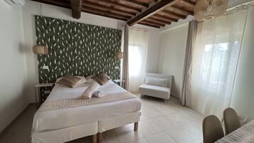 Deluxe-Dreibettzimmer | Italienische Bettbezüge von Frette, hochwertige Bettwaren