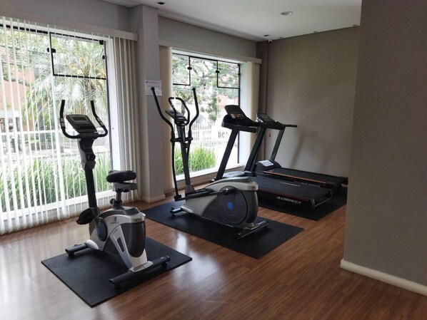 Departamento, 1 cama Queen size | Sala de fitness