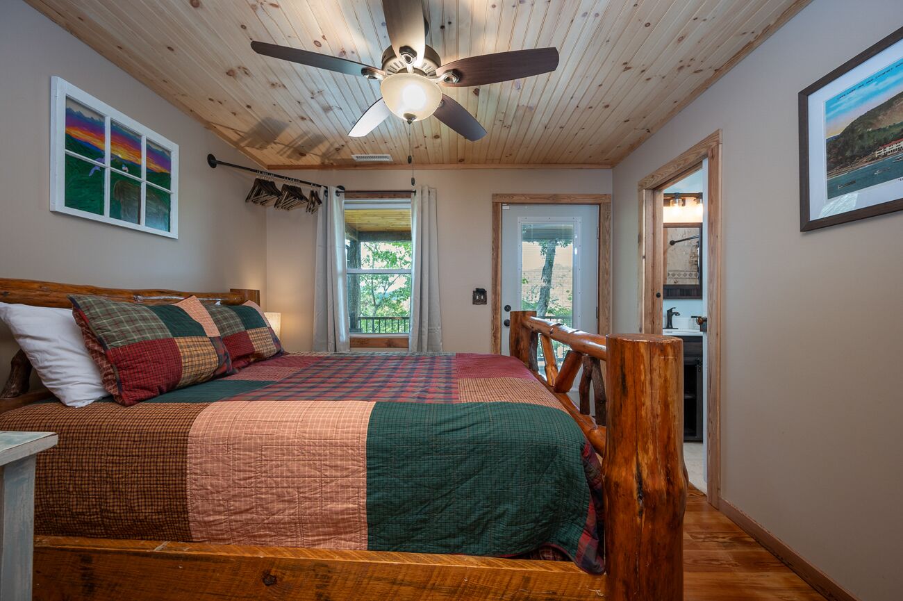 Bedroom 1 | Queen | Upper Level