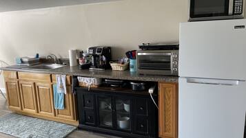 Fridge, microwave, coffee/tea maker, toaster