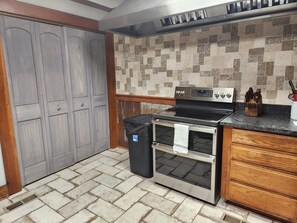 ثلاجة، ميكروويف، فرن، موقد طهي مسطح