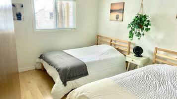 4 bedrooms, desk, iron/ironing board, free WiFi