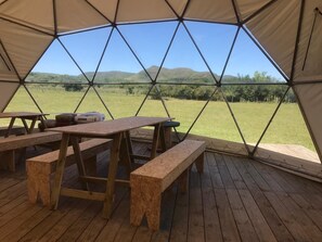 Tägliches großes Frühstück (10 USD pro Person)