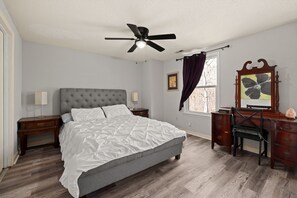 3 makuuhuonetta, työpöytä, silitysrauta/-lauta, ilmainen Wi-Fi