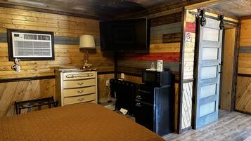 1 Schlafzimmer, Schreibtisch, Bettwäsche