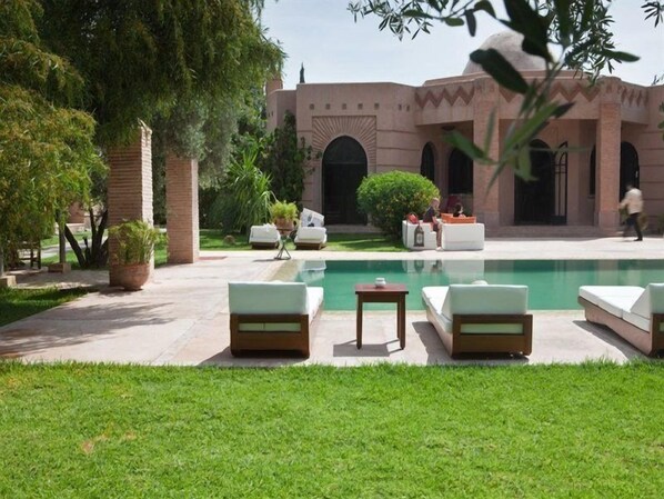 Innenpool, Außenpool