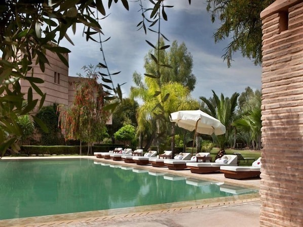 Piscine couverte, piscine extérieure