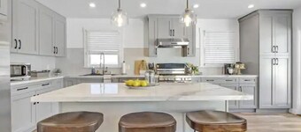 LUXURIOUS CRAFTSMAN HOME 3-BLOCKS AWAY FROM BEACH