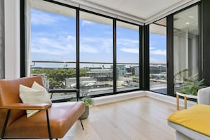 Living area - Laid back living with city views (Auckland)