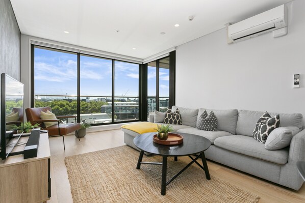Living room - Laid back living with city views (Auckland)