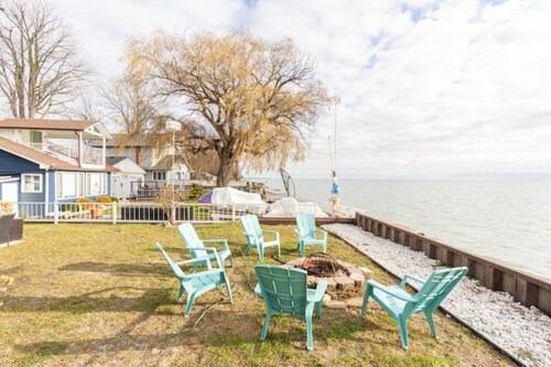 80 Feet of Private Lakefront Cottage in beautiful Town of Amherstburg, Ontario 