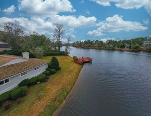 Property grounds - Waterfront Paradise with Golf Course Views (Florence)