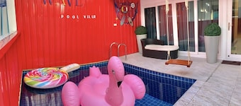 Wave Pool Villa Pattaya วิลล่า 2 ห้องนอน 3 ห้องน้ำ 5 นาทีถึงทะเล