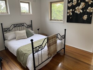 3 dormitoris, escriptori, planxa i posts de planxar i wifi gratuïta 