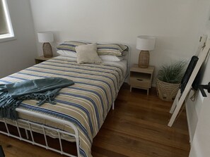 3 camere, una scrivania, ferro/asse da stiro, Wi-Fi gratuito