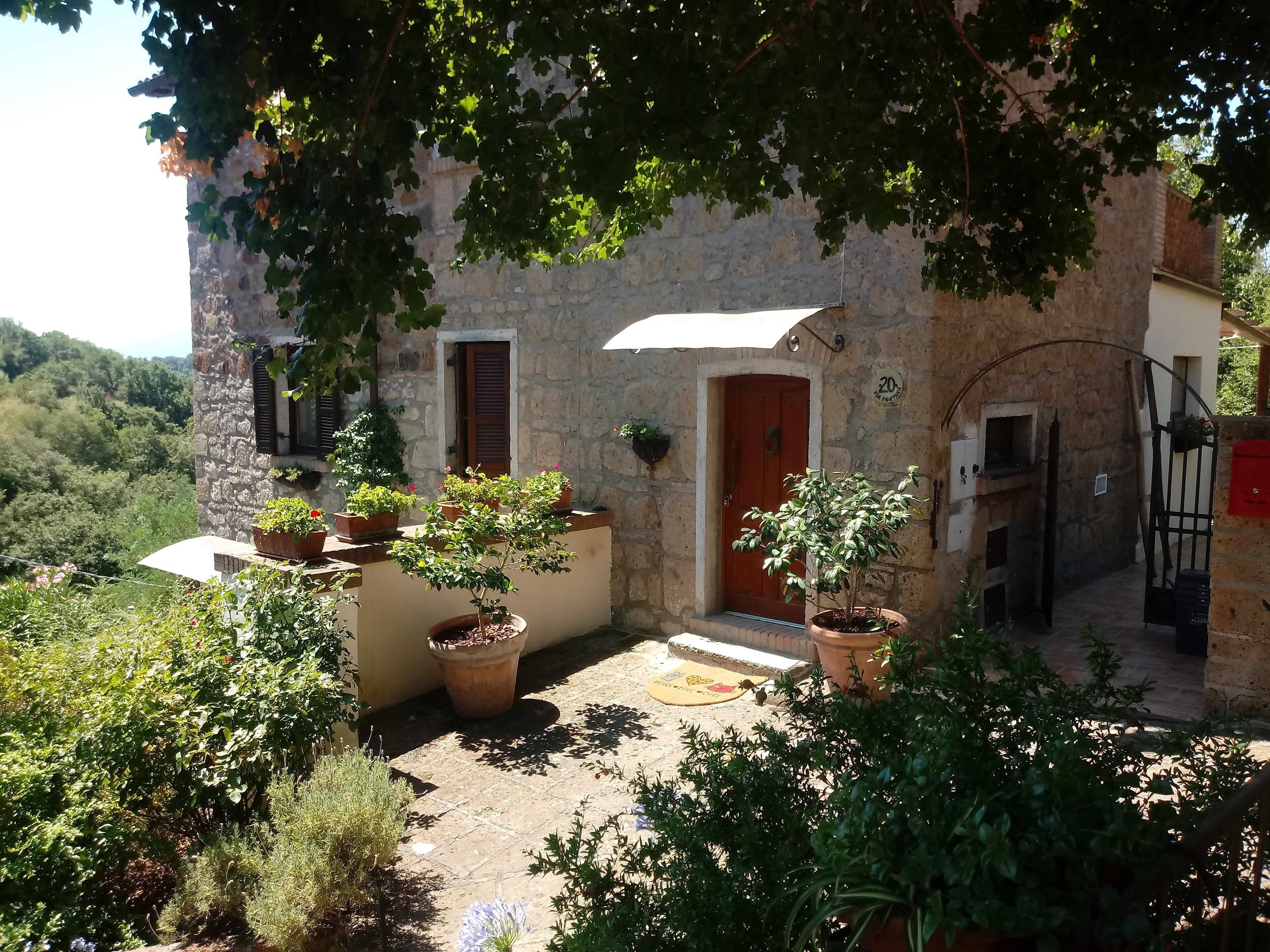 Stunning 1-Bed House in Castel Cellesi, Italy