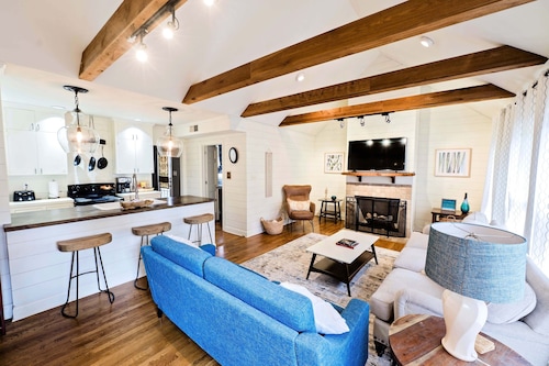 Charming Home on Quiet Street- Near U of M - Fully Fenced Yard- Separate office